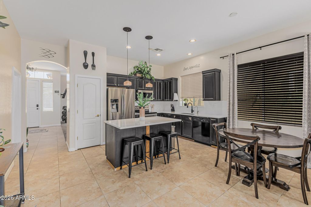 Image 13 of property listing at 2093 W GOLDMINE MOUNTAIN Drive, San Tan Valley, AZ 85144