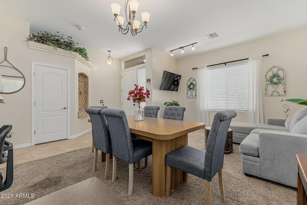 Image 15 of property listing at 2093 W GOLDMINE MOUNTAIN Drive, San Tan Valley, AZ 85144