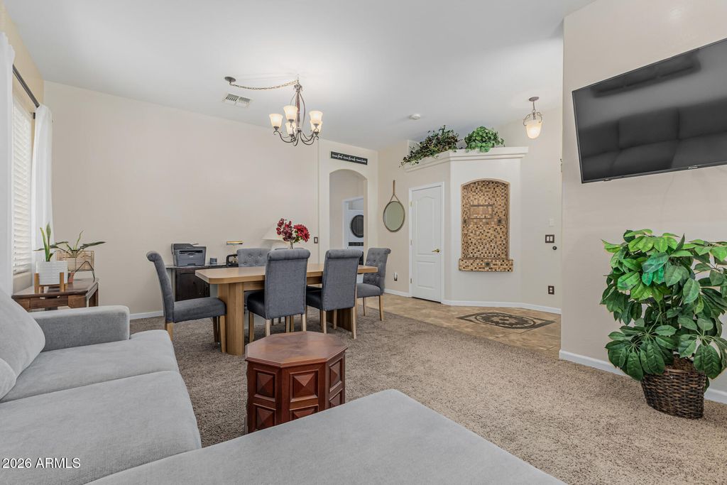 Image 16 of property listing at 2093 W GOLDMINE MOUNTAIN Drive, San Tan Valley, AZ 85144