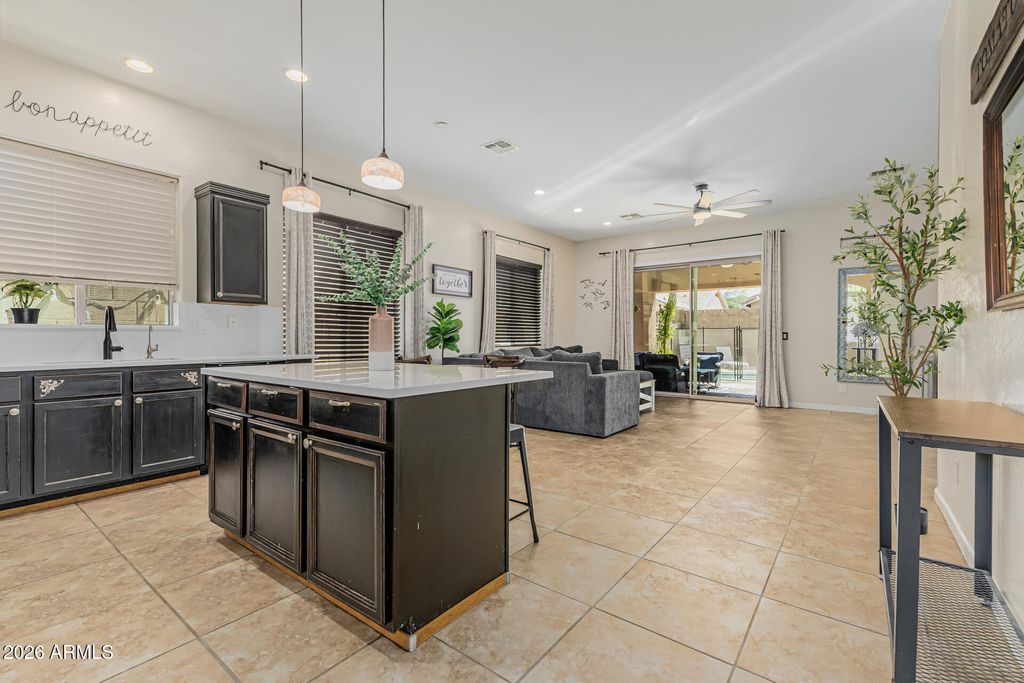 Image 19 of property listing at 2093 W GOLDMINE MOUNTAIN Drive, San Tan Valley, AZ 85144