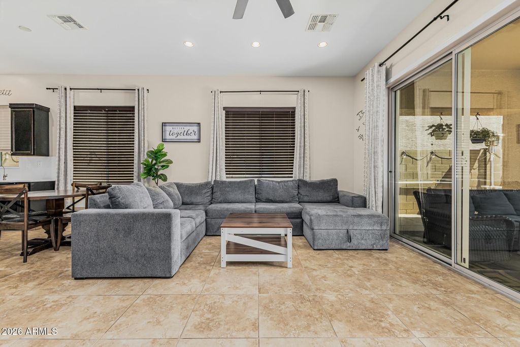 Image 21 of property listing at 2093 W GOLDMINE MOUNTAIN Drive, San Tan Valley, AZ 85144