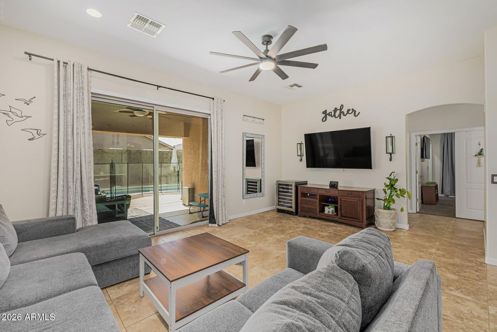 Image 23 of property listing at 2093 W GOLDMINE MOUNTAIN Drive, San Tan Valley, AZ 85144