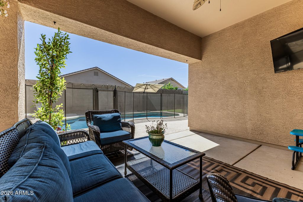 Image 8 of property listing at 2093 W GOLDMINE MOUNTAIN Drive, San Tan Valley, AZ 85144