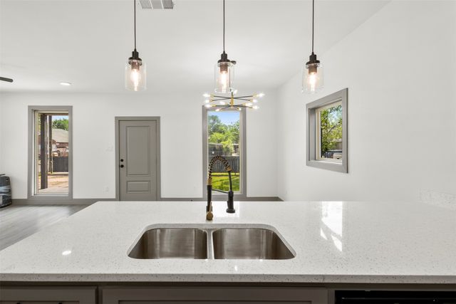 715 Ezekial Avenue, Dallas, TX 75217