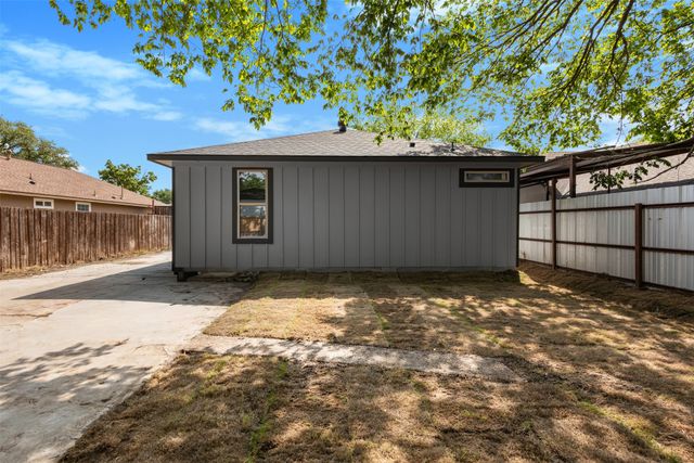 715 Ezekial Avenue, Dallas, TX 75217