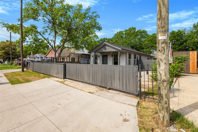 715 Ezekial Avenue, Dallas, TX 75217