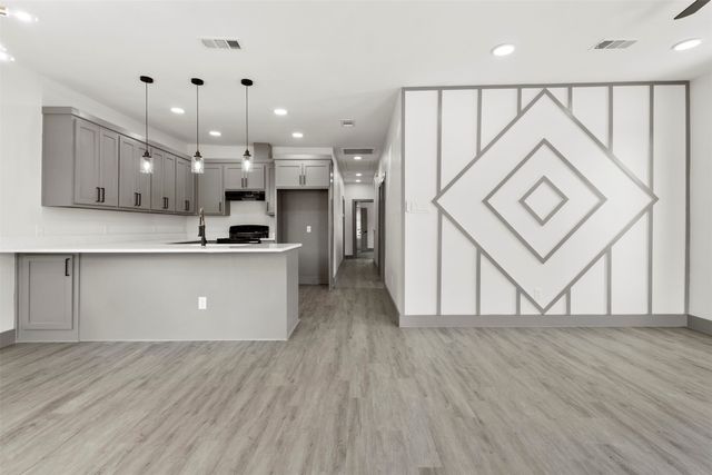 715 Ezekial Avenue, Dallas, TX 75217