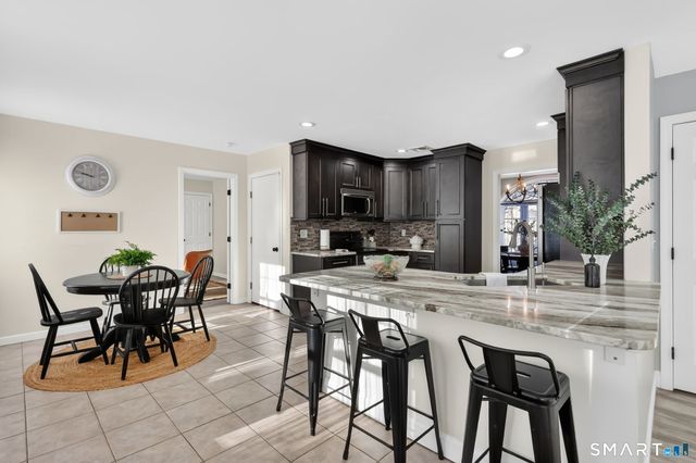 27 April Way, Bloomfield, CT 06002