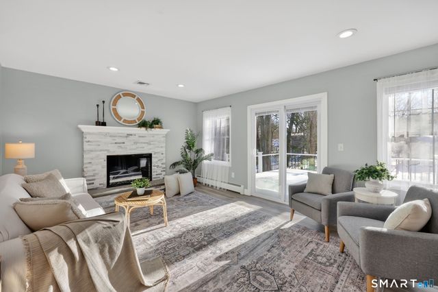 27 April Way, Bloomfield, CT 06002