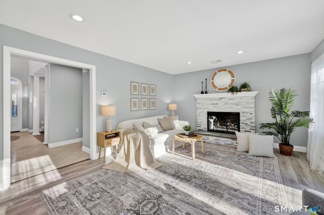 27 April Way, Bloomfield, CT 06002