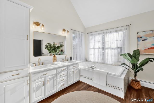 27 April Way, Bloomfield, CT 06002