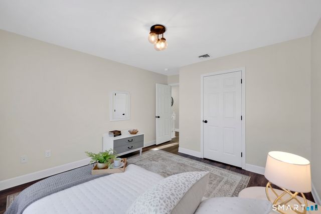 27 April Way, Bloomfield, CT 06002