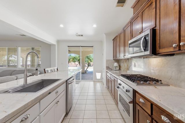 13502 Tuscany Villas Drive, Bakersfield, CA 93306