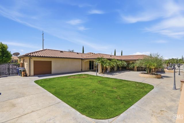 13502 Tuscany Villas Drive, Bakersfield, CA 93306