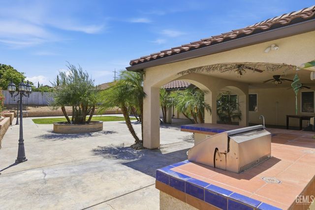 13502 Tuscany Villas Drive, Bakersfield, CA 93306