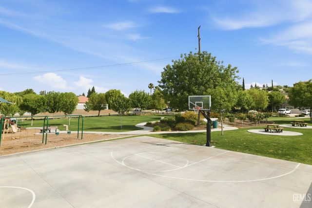 13502 Tuscany Villas Drive, Bakersfield, CA 93306
