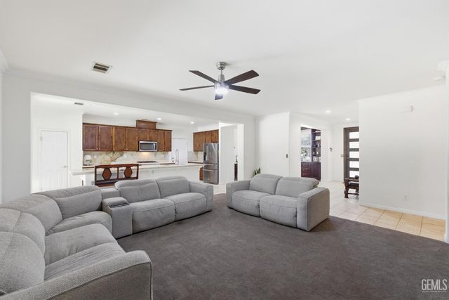 13502 Tuscany Villas Drive, Bakersfield, CA 93306