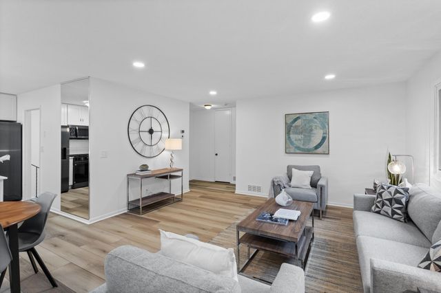 2732 Shenandoah Lane N, Plymouth, MN 55447