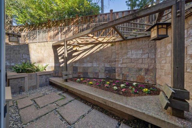 941 Berry Avenue, Los Altos, CA 94024