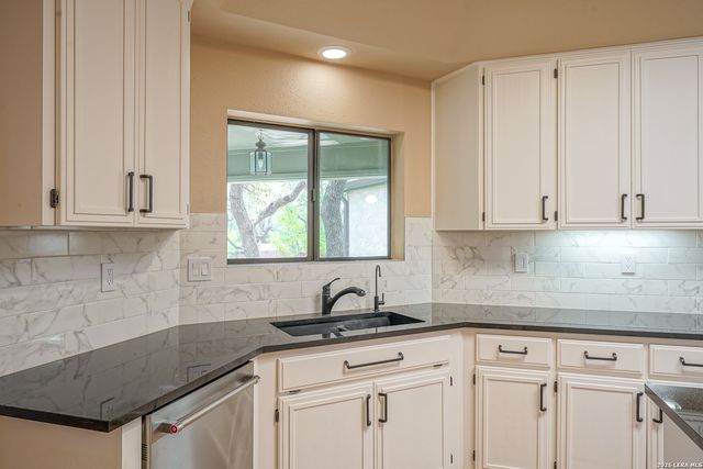 3411 Wellsprings Dr, San Antonio, TX 78230