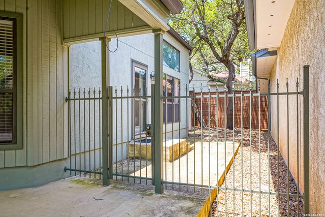 3411 Wellsprings Dr, San Antonio, TX 78230