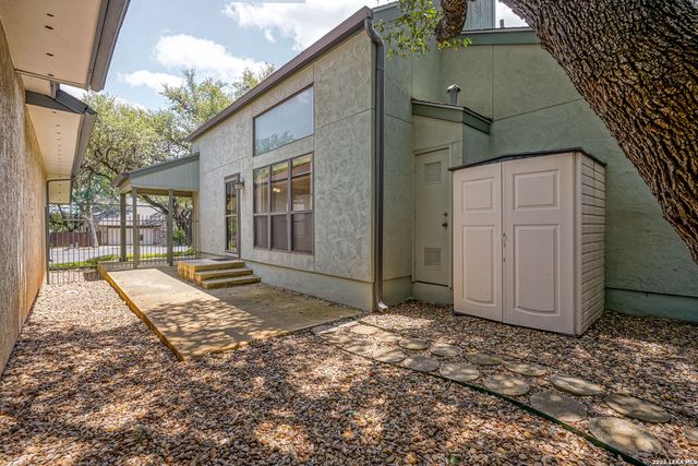 3411 Wellsprings Dr, San Antonio, TX 78230