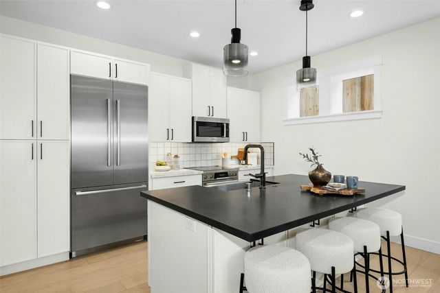 636 11th Avenue, Kirkland, WA 98033