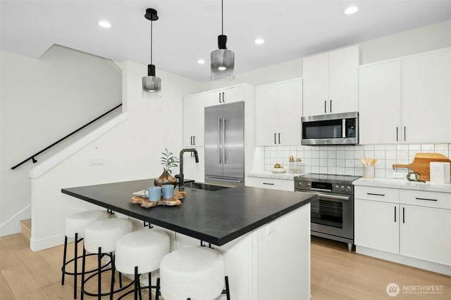 636 11th Avenue, Kirkland, WA 98033