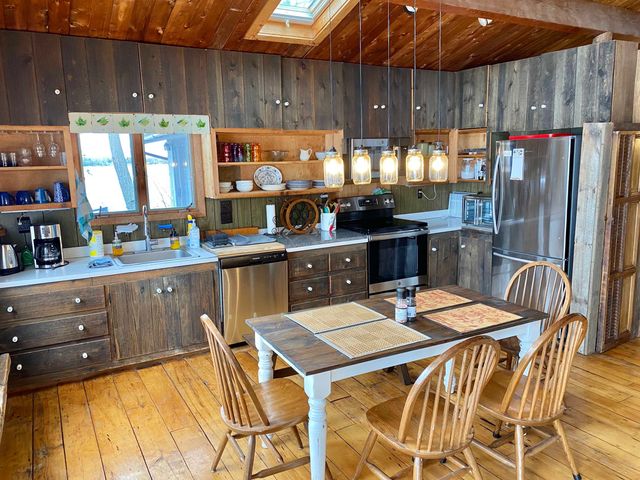 14 Macomber Point, Alburgh, VT 05440