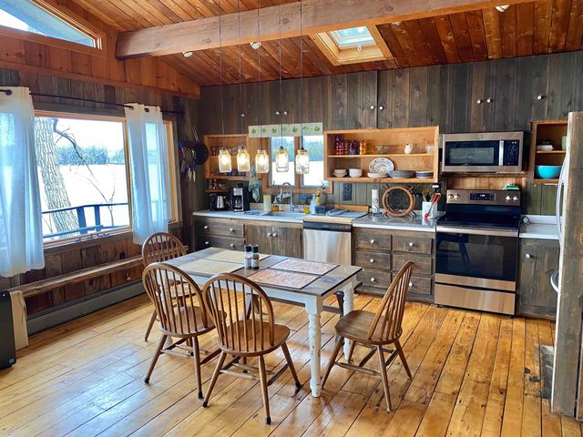 14 Macomber Point, Alburgh, VT 05440