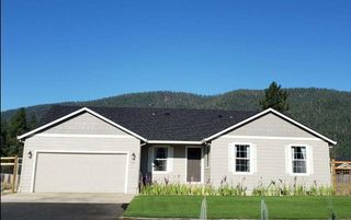 585 E Forks Circle, Cave Junction, OR 97523