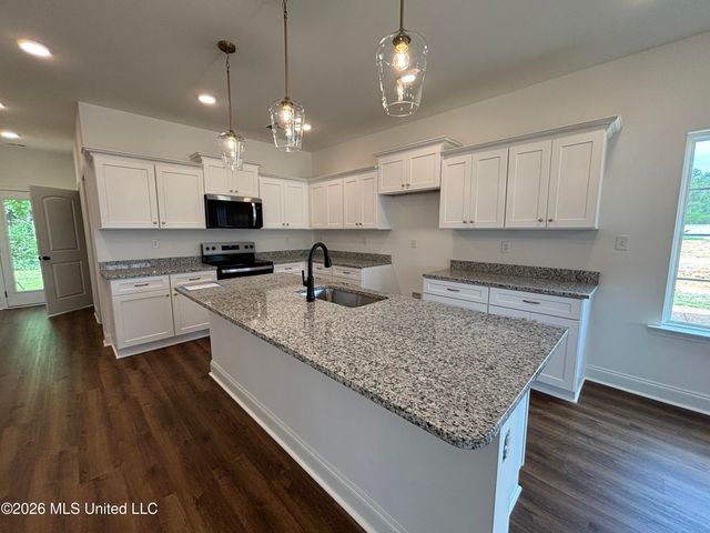 7221 Hickory Hollow Road, Walls, MS 38680