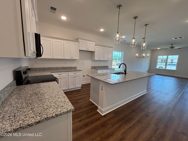 7221 Hickory Hollow Road, Walls, MS 38680