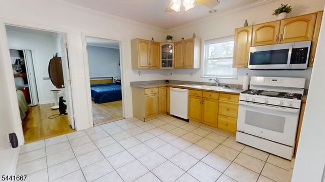 408 Forest St, Kearny Town, NJ 07032