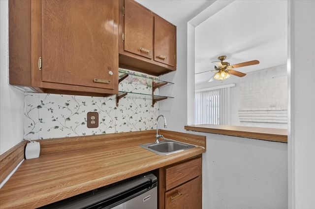 8071 Meadow Road 219, Dallas, TX 75231