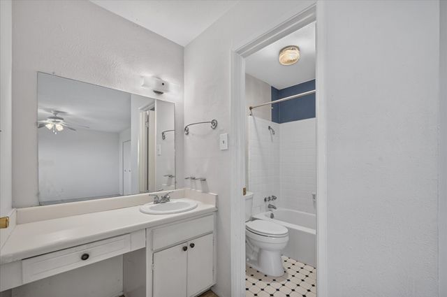 8071 Meadow Road 219, Dallas, TX 75231