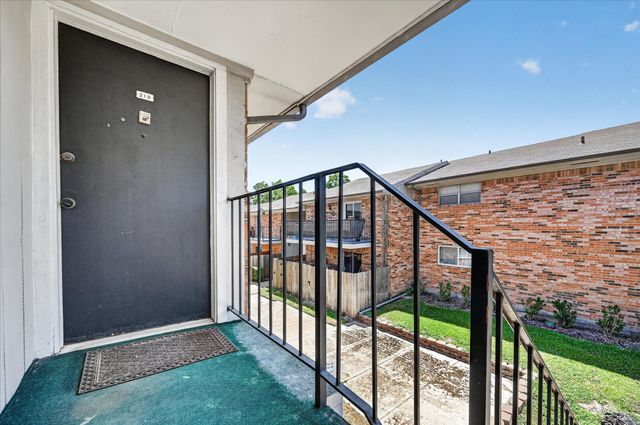 8071 Meadow Road 219, Dallas, TX 75231
