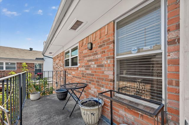 8071 Meadow Road 219, Dallas, TX 75231