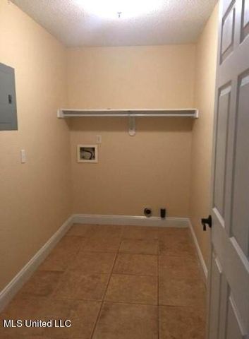 1711 S 2nd Street, Ocean Springs, MS 39564