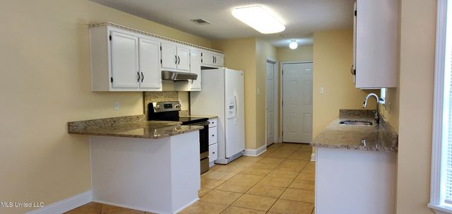 1711 S 2nd Street, Ocean Springs, MS 39564