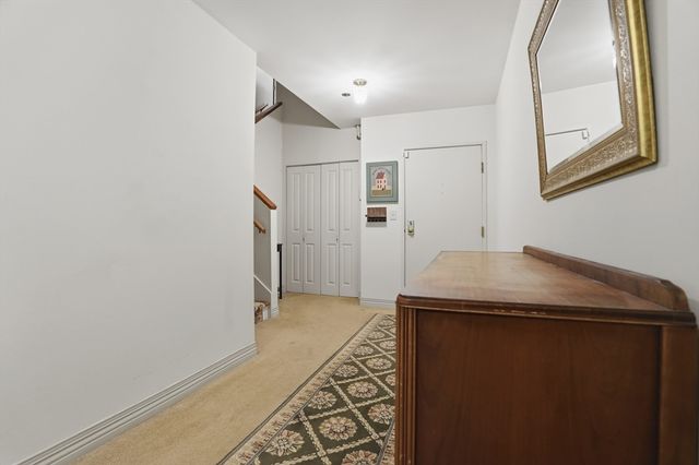 235 State St 502, Springfield, MA 01103
