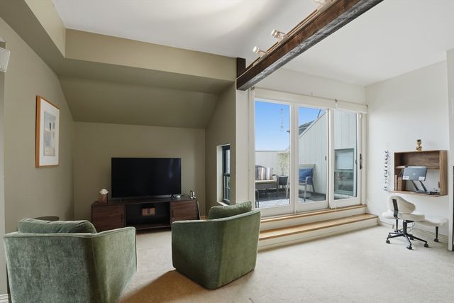235 State St 502, Springfield, MA 01103