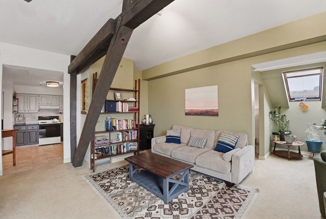 235 State St 502, Springfield, MA 01103