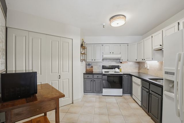 235 State St 502, Springfield, MA 01103