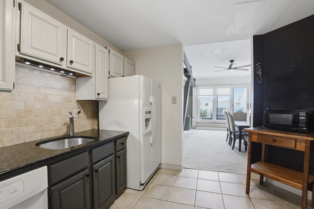 235 State St 502, Springfield, MA 01103