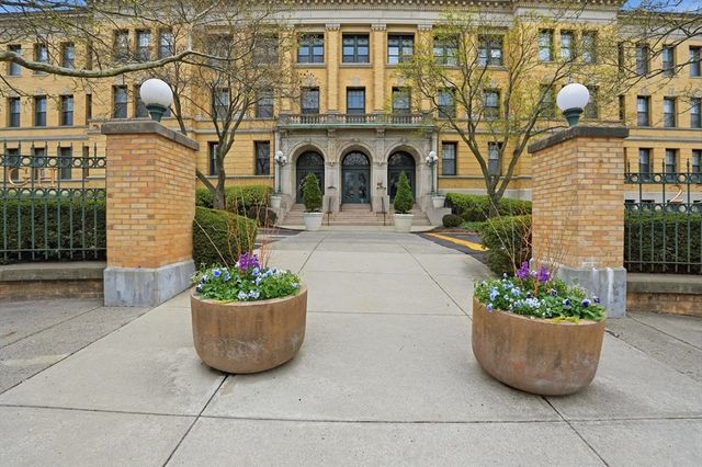 235 State St 502, Springfield, MA 01103