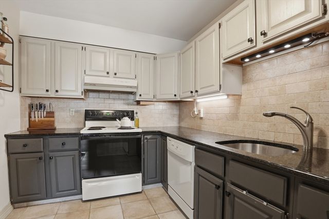 235 State St 502, Springfield, MA 01103