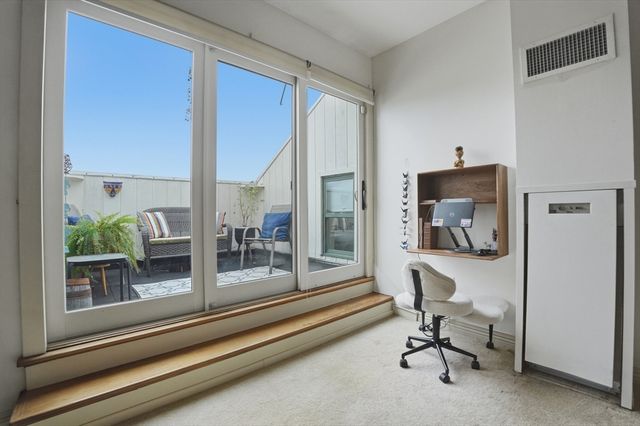 235 State St 502, Springfield, MA 01103