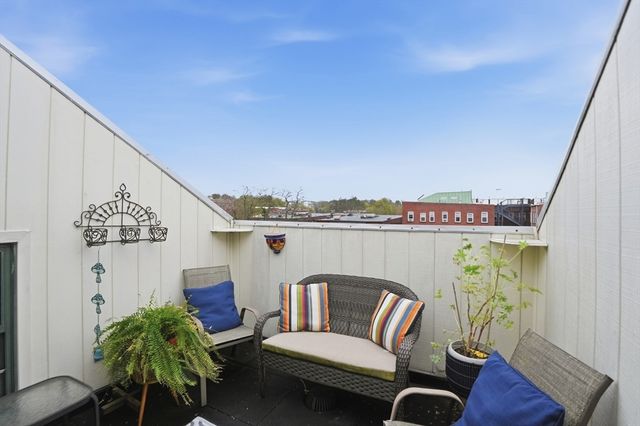 235 State St 502, Springfield, MA 01103