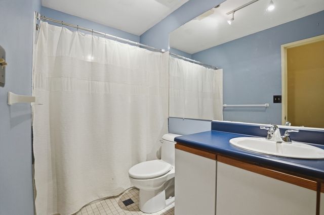 235 State St 502, Springfield, MA 01103